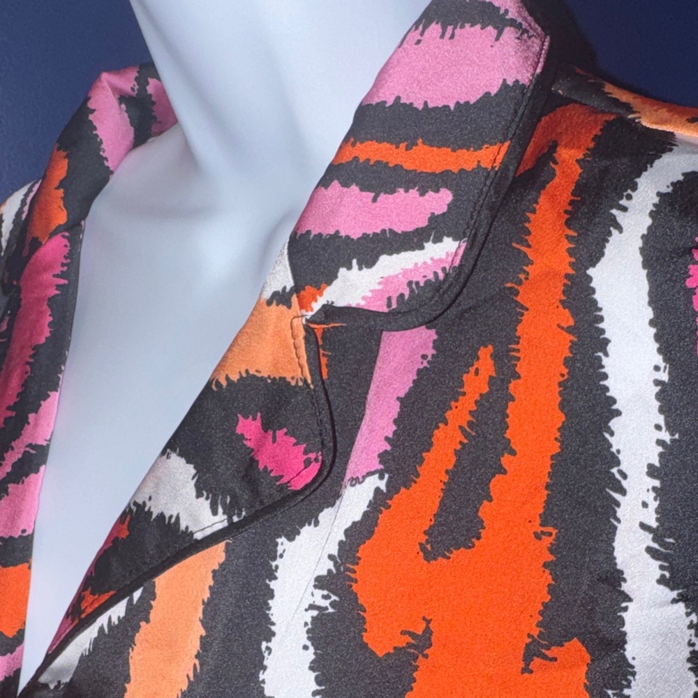 Diane Von Furstenberg- NWOT Satin Feel Zebra Print Blouse | Size Large - Picture 9 of 17